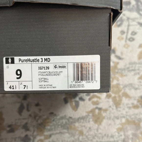 Adidas Woman White & Black SZ 9 Softball Cleats Good Condition small pink marks - Picture 6 of 6